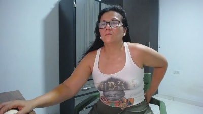 briyiz_020 live cam on Cam4
