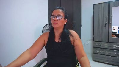 briyiz_020 live cam on Cam4