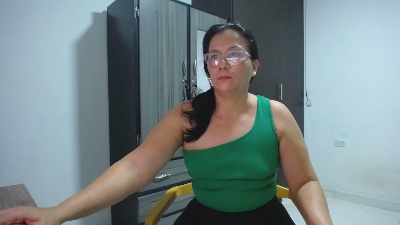briyiz_020 live cam on Cam4