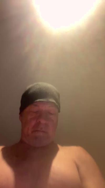 brockcum4u69 live cam on Cam4