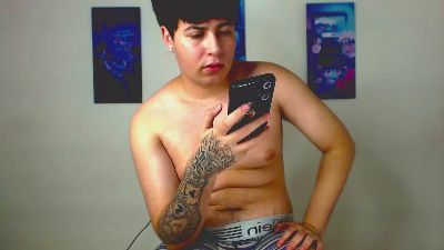 bruce_max live cam on Cam4