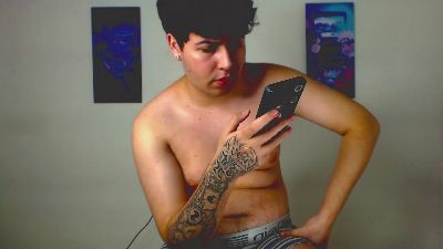 bruce_max live cam on Cam4