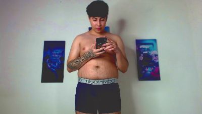 bruce_max live cam on Cam4
