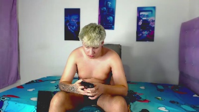 bruce_max live cam on Cam4