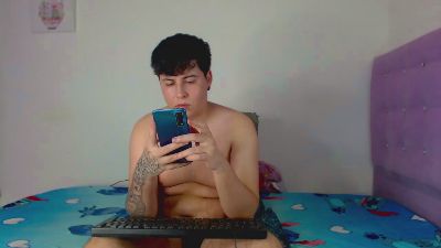 bruce_max live cam on Cam4