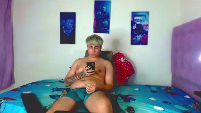 bruce_max live cam on Cam4