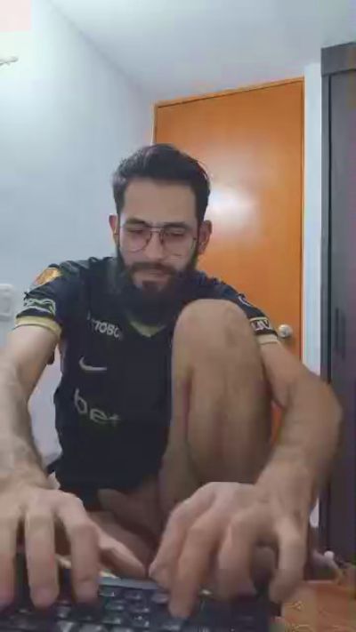 brucebanner224 live cam on Cam4