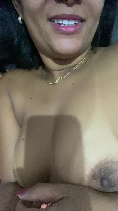 bruna564 live cam on Cam4