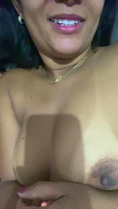 bruna564 live cam on Cam4