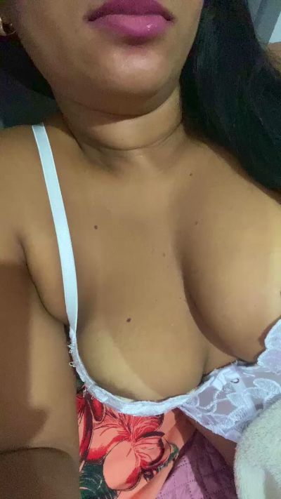 bruna564 live cam on Cam4