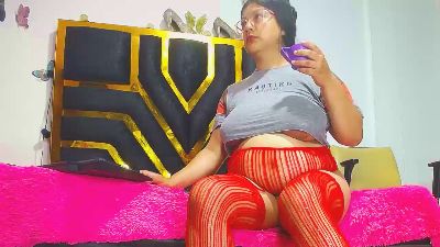brunetelia1 live cam on Cam4