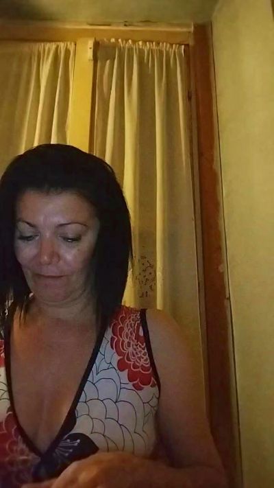 brunettaspetti1 live cam on Cam4