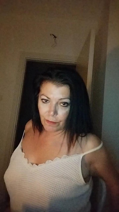 brunettaspetti1 live cam on Cam4