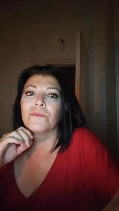 brunettaspetti1 live cam on Cam4