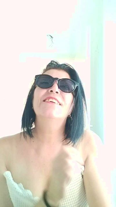 brunettaspetti1 live cam on Cam4