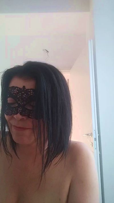 brunettaspetti1 live cam on Cam4