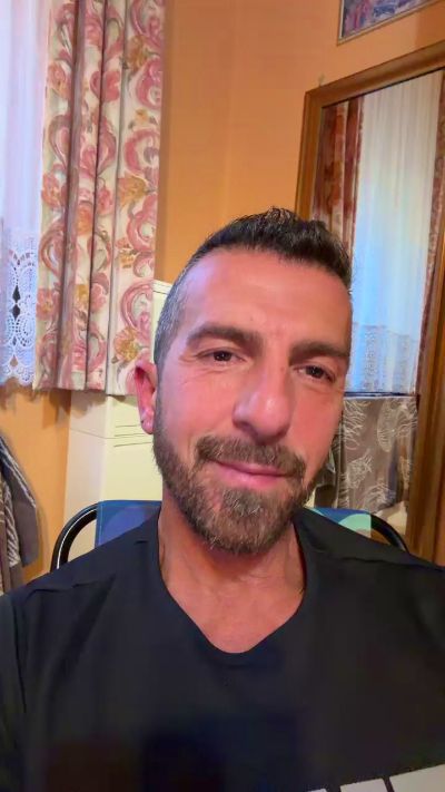 builder1 live cam on Cam4