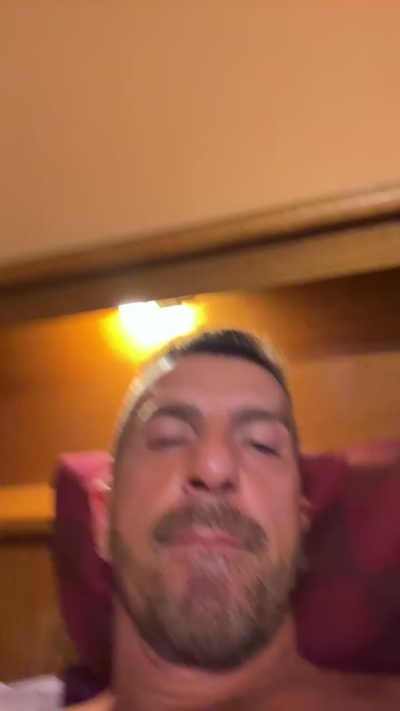 builder1 live cam on Cam4