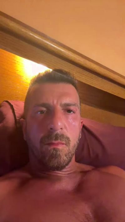 builder1 live cam on Cam4