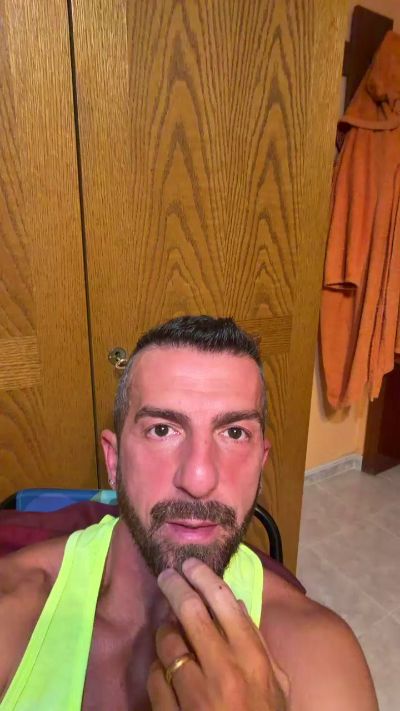 builder1 live cam on Cam4