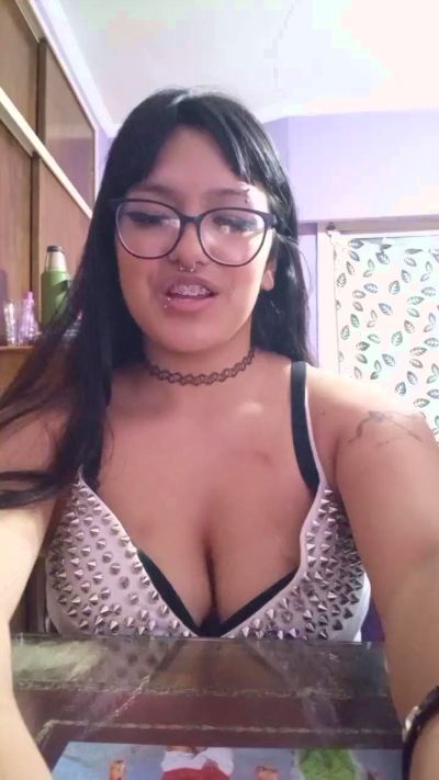 bunnypaws0 live cam on Cam4