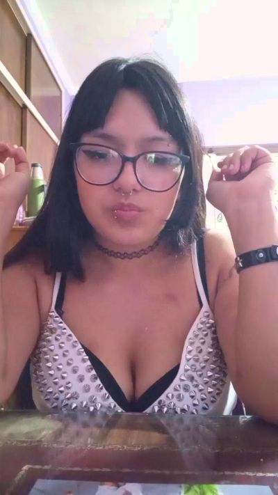 bunnypaws0 live cam on Cam4