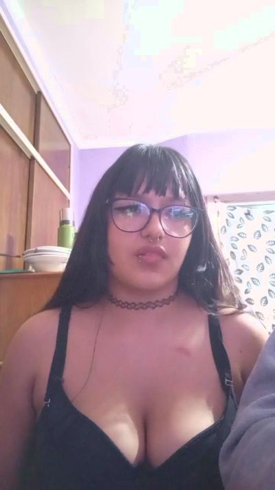 bunnypaws0 live cam on Cam4