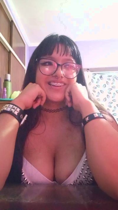 bunnypaws0 live cam on Cam4