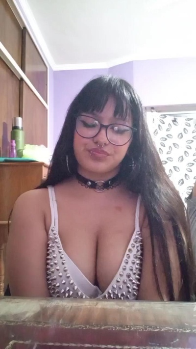 bunnypaws0 live cam on Cam4