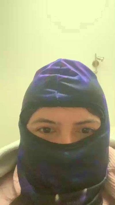 camilaputa4 live cam on Cam4