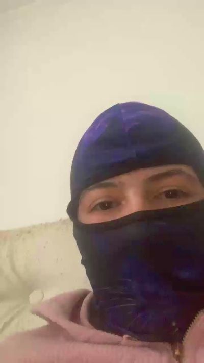 camilaputa4 live cam on Cam4