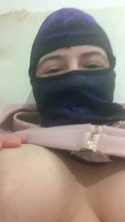 camilaputa4 live cam on Cam4