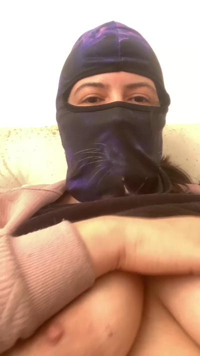 camilaputa4 live cam on Cam4