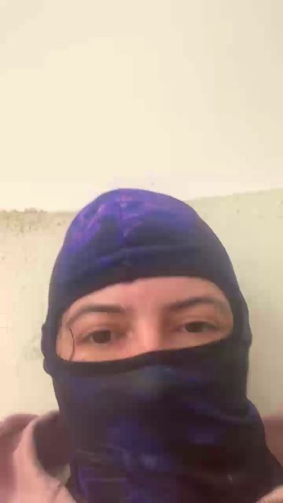 camilaputa4 live cam on Cam4