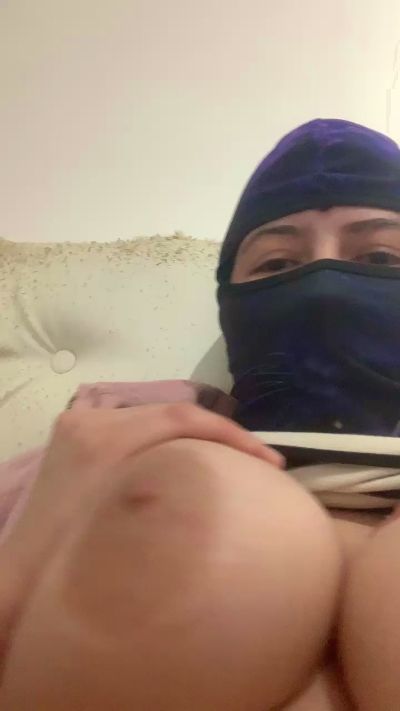 camilaputa4 live cam on Cam4
