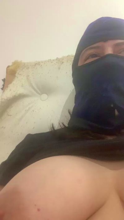 camilaputa4 live cam on Cam4