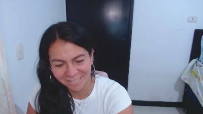camilavargas_ live cam on Cam4