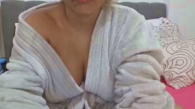 camilinha01 live cam on Cam4