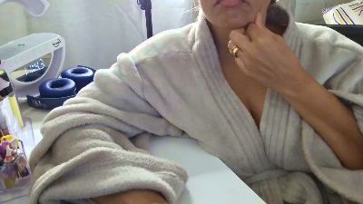 camilinha01 live cam on Cam4