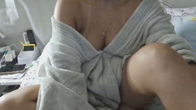 camilinha01 live cam on Cam4