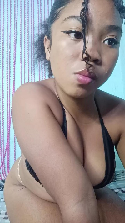 camilla5 live cam on Cam4