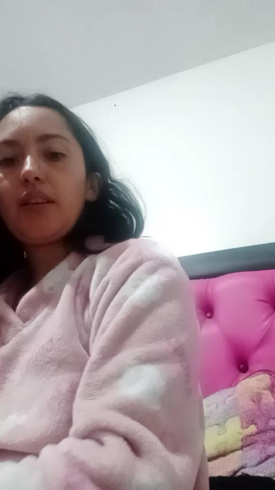 camweb7 live cam on Cam4