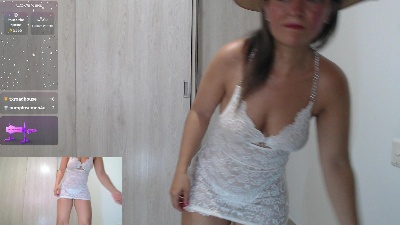 candymilf_ live cam on Cam4