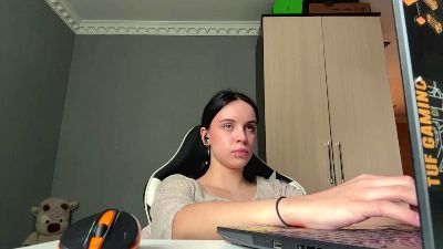 caramelutaste live cam on Cam4