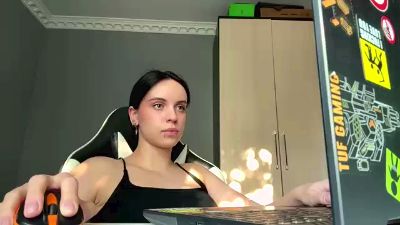 caramelutaste live cam on Cam4