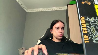 caramelutaste live cam on Cam4