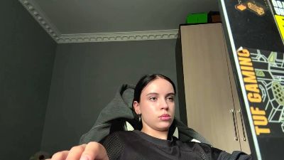 caramelutaste live cam on Cam4