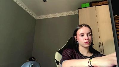 caramelutaste live cam on Cam4