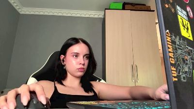 caramelutaste live cam on Cam4
