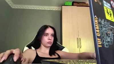 caramelutaste live cam on Cam4